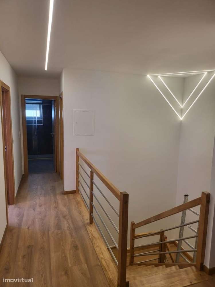 T3 Remodelado, com cozinha equipada às Portas de Benfica-3