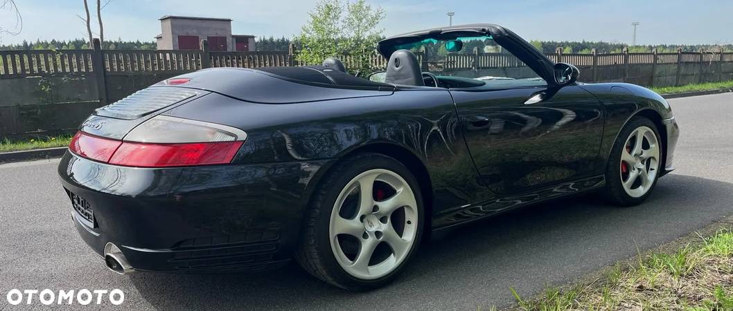 Porsche 911 Carrera 4S Cabrio - 2