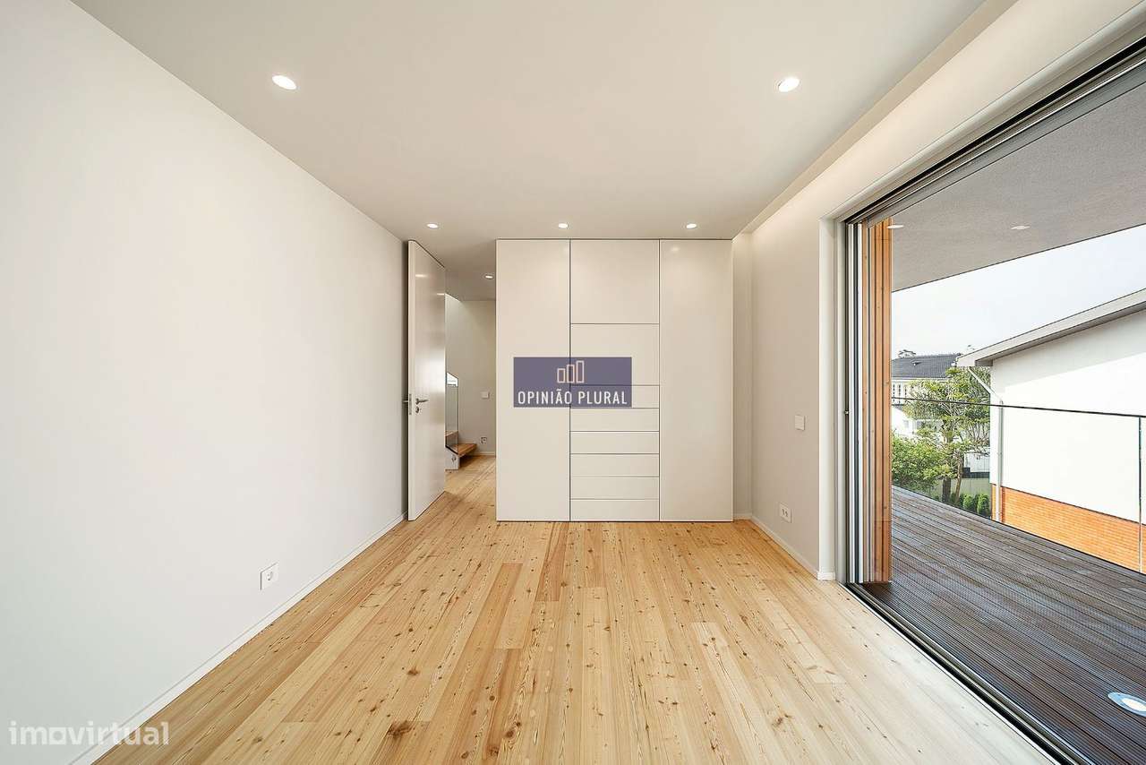 Espaçosa Moradia T4 com Escritório e Piscina - Pronta a Habitar-16