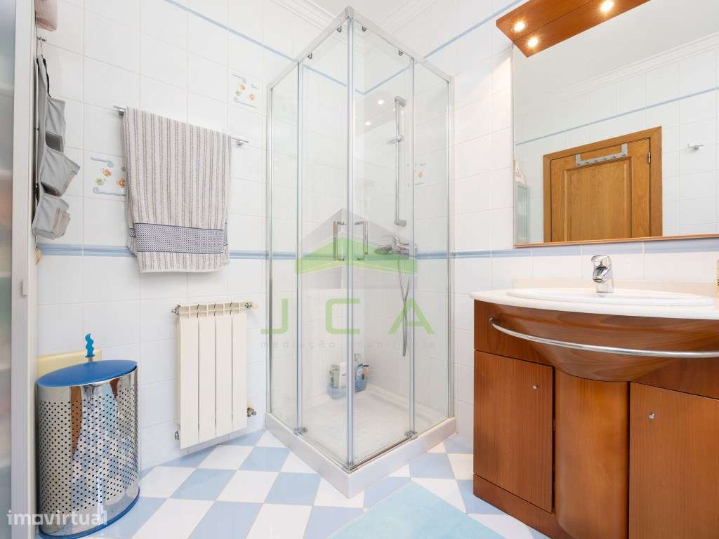 Moradia V4 com piscina e terreno-29