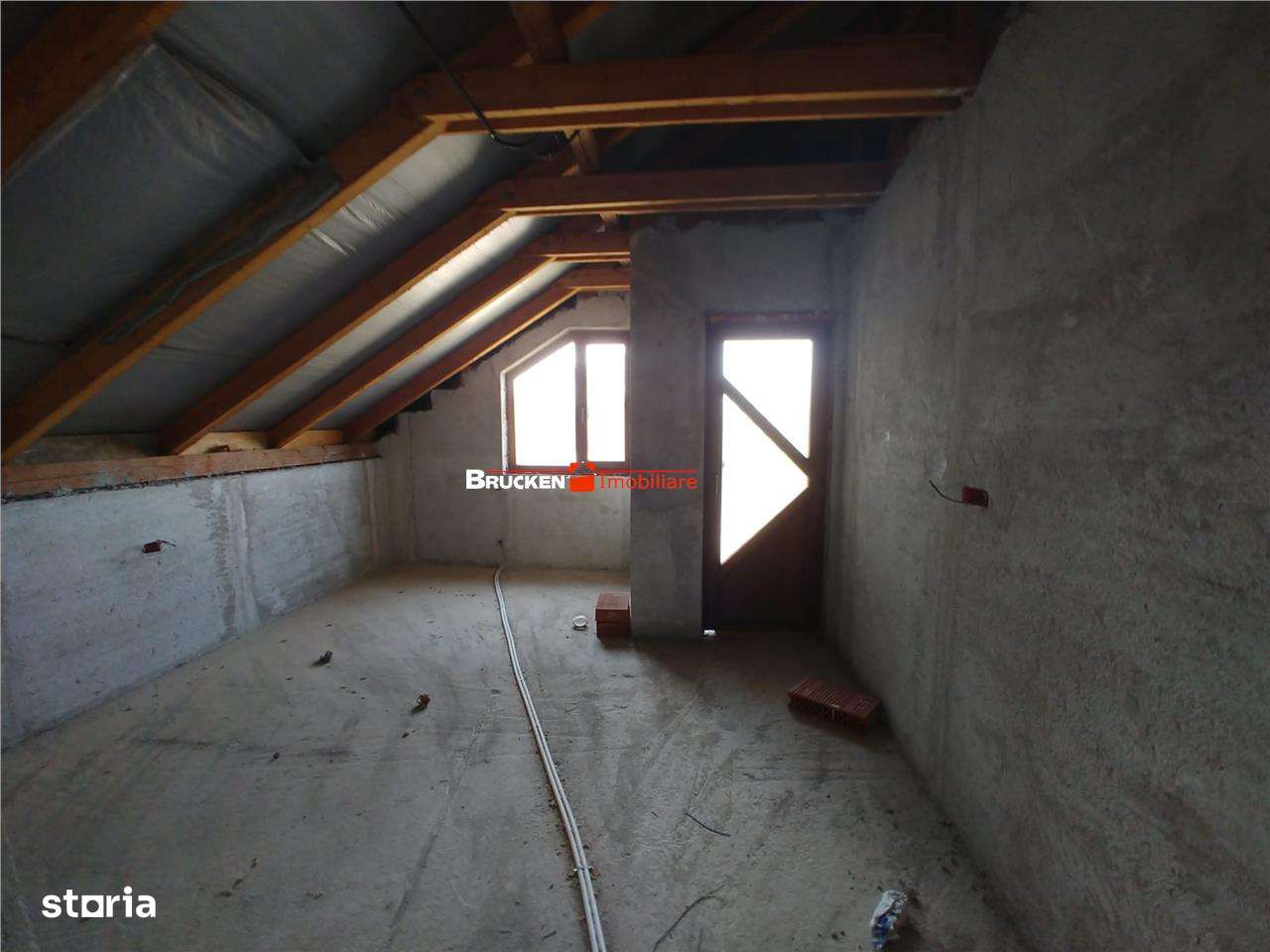 Casa de vanzare in zona centrala din Petreu - Imagine principală: 4/20