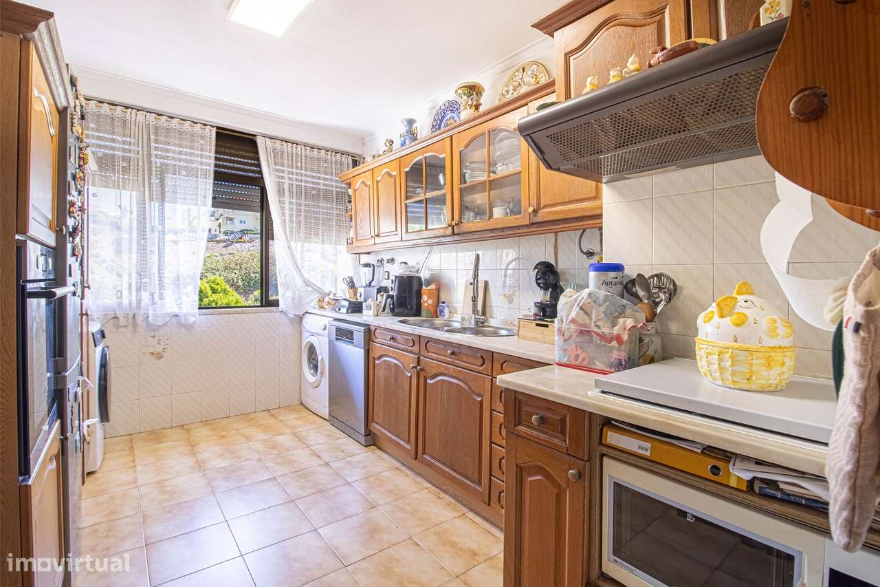 Apartamento T3 com garagem em Carnaxide-5