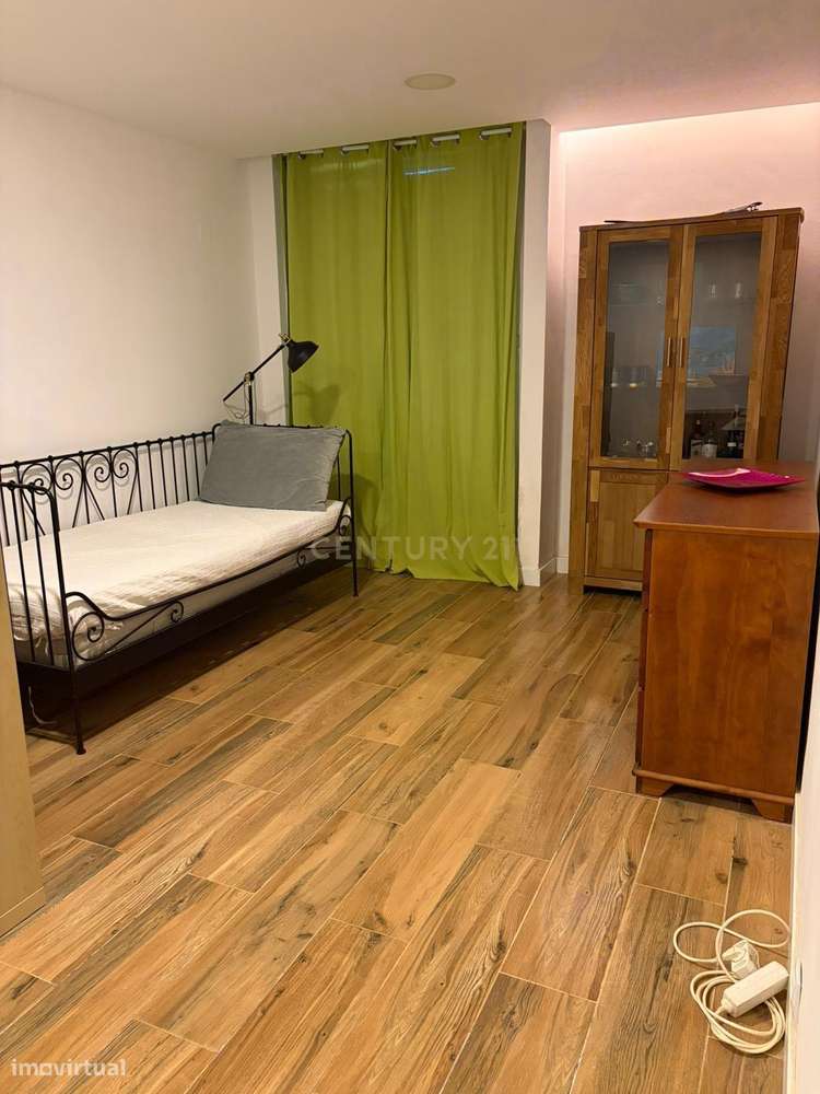 Apartamento T2 Remodelado Em Ambiente Tranquilo
