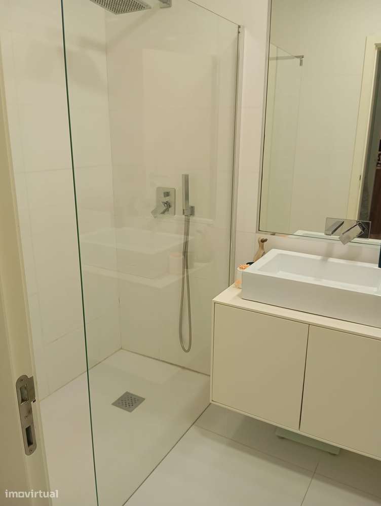 Fantástico apartamento T2 com terraço em condomínio fechado em Canelas-19