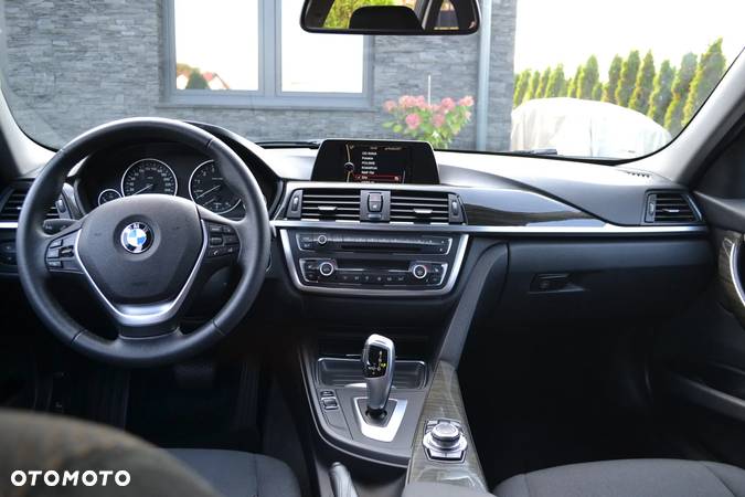 BMW Seria 3 320i Touring Luxury Line - 20