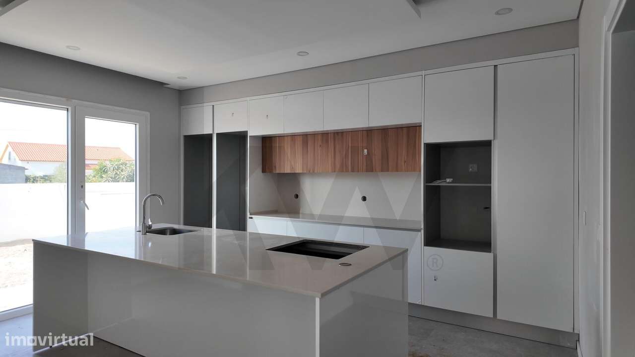 Moradia isolada T4 com piscina e garagem, em fase final de construção - Grande imagem: 2/49