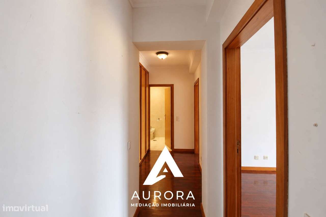 Apartamento T3 com 2 lugares de garagem e sótão-14