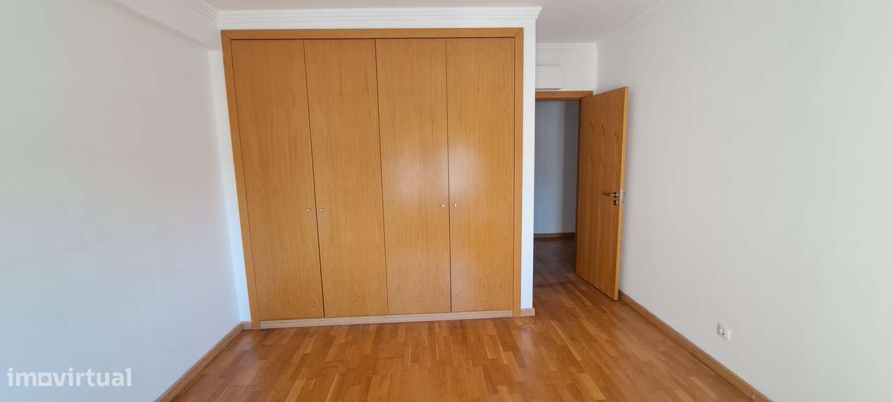 Apartamento T4 com 156m²,estacionamento, 2 arrecadações Samora Correia-9