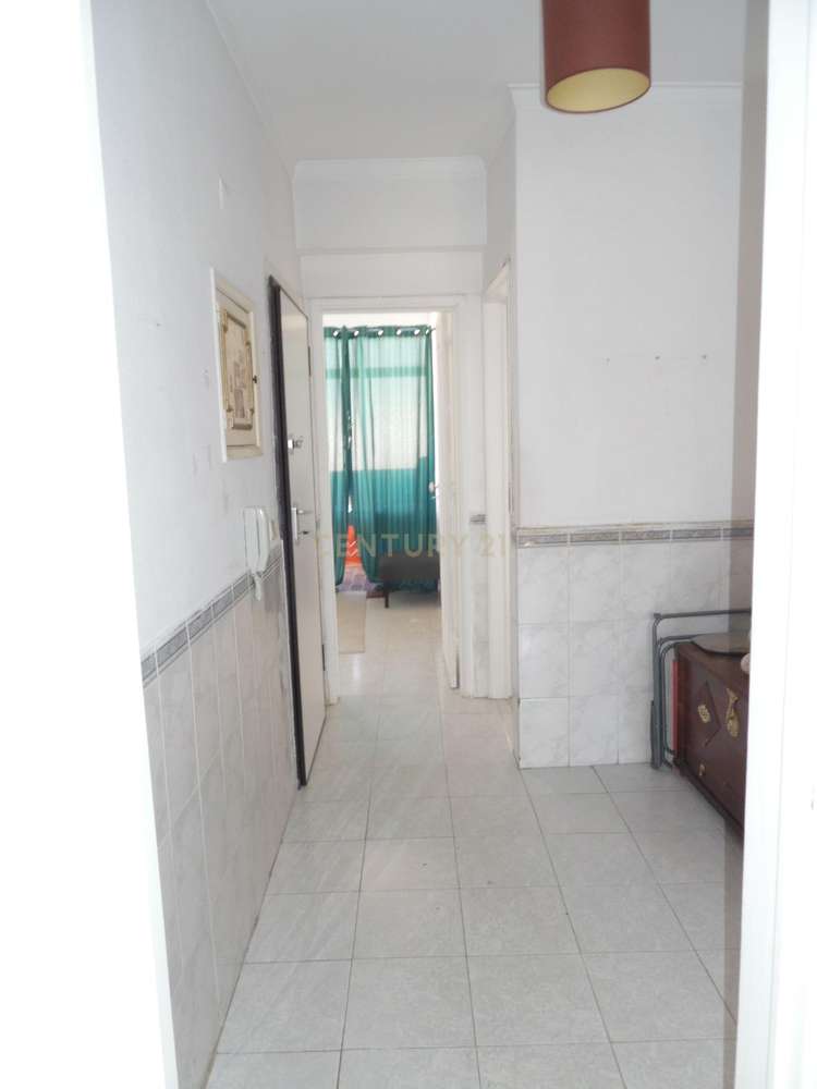 Apartamento T2 com Vista Panorâmica em Barreiro-7