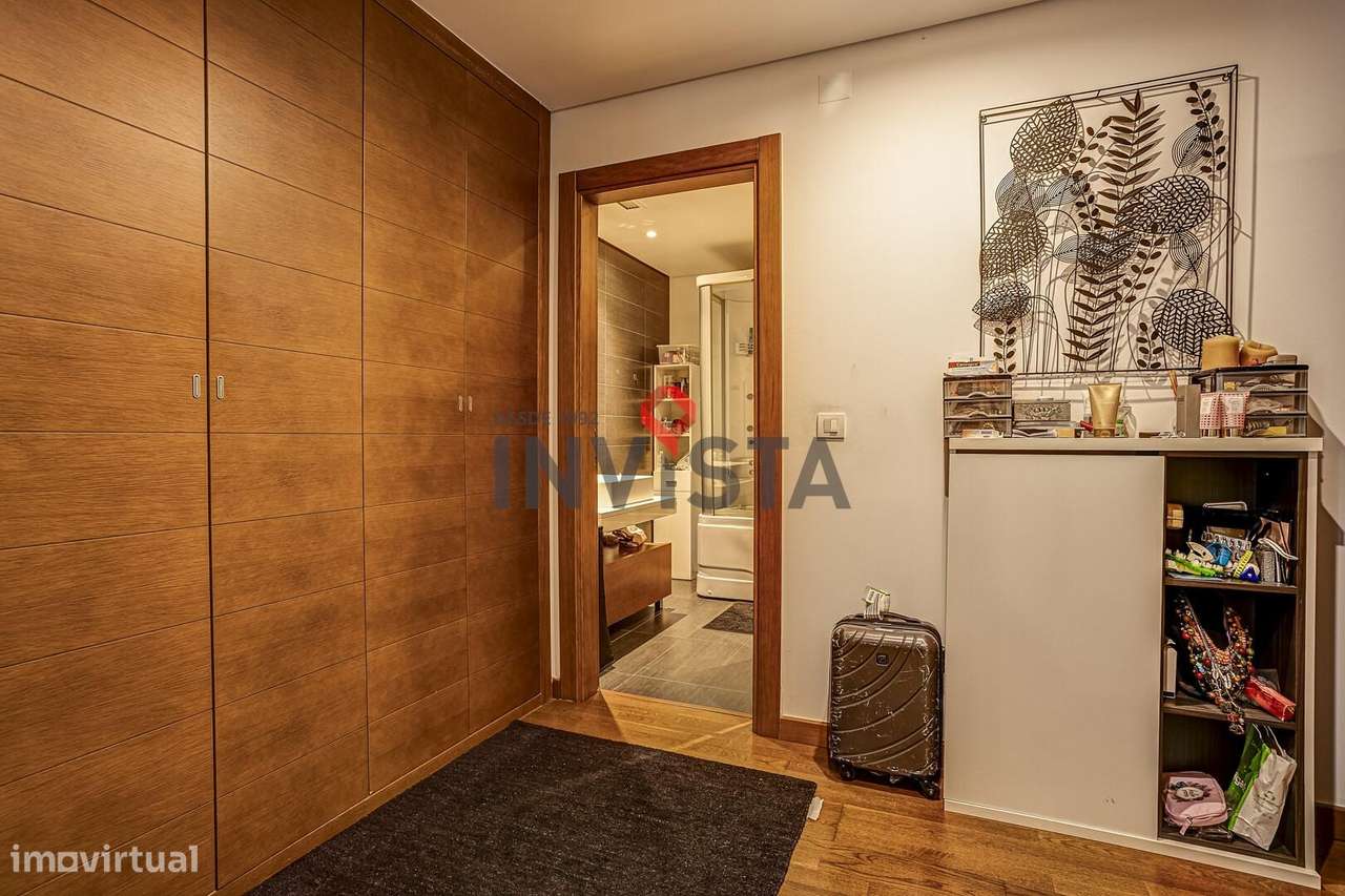 Apartamento T4 com 202,05m2 no Condomínio Fechado OMNIA IV-11