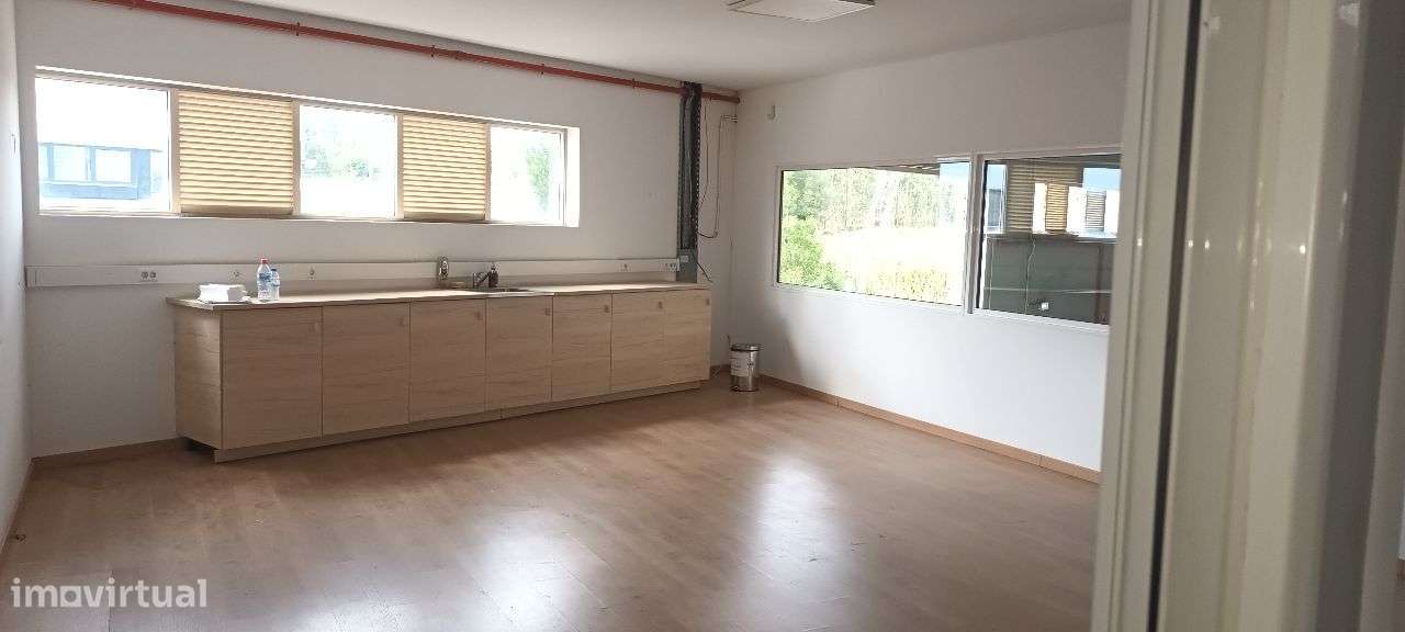 Armazém em Vilar - Bem localizado - ARRENDADO-16