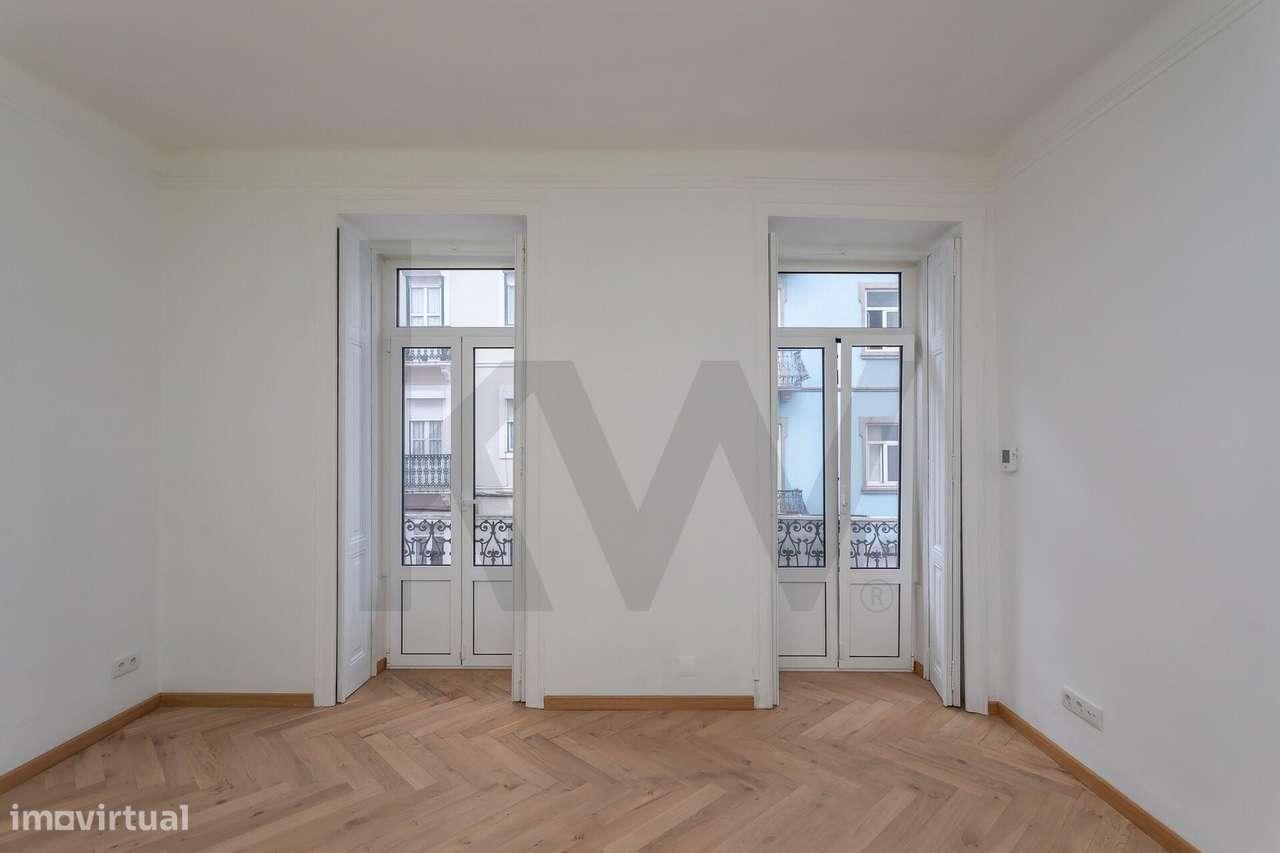 Rua Andrade | T2+2 Renovado com 128 m2, em excelente localização - Grande imagem: 4/51