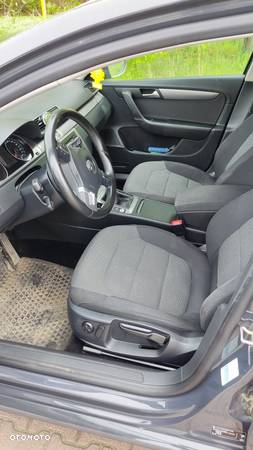 Volkswagen Passat 2.0 TDI Comfortline - 9