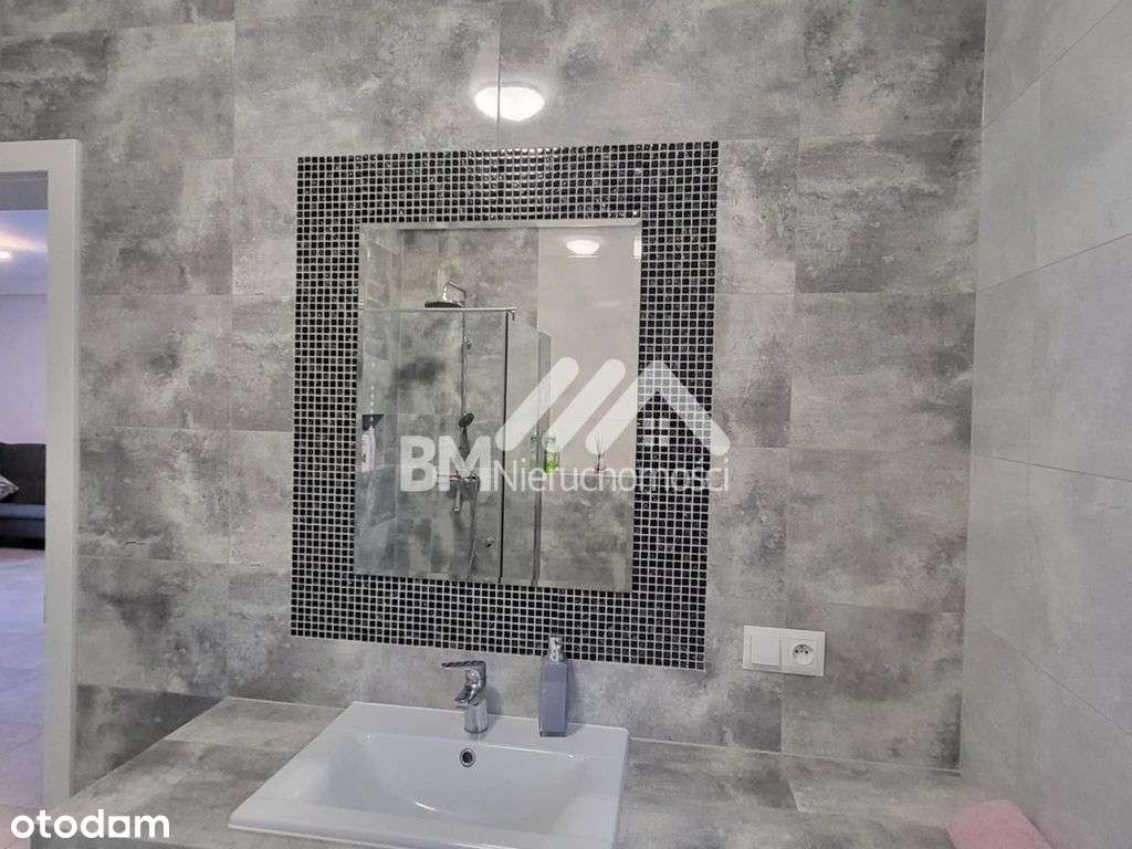 Dom wolnostojący z garażem na dwa samochody.-9