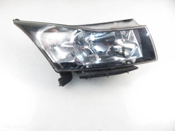 LAMPA PRAWA PRZEDNIA CHEVROLET CRUZE J300 - 2