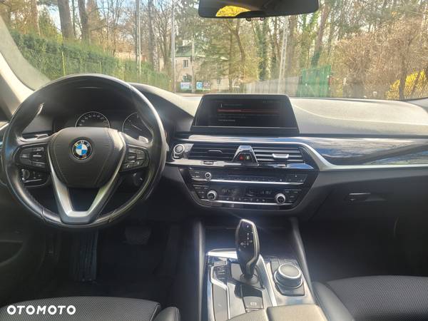 BMW Seria 5 518d Sport Line - 8