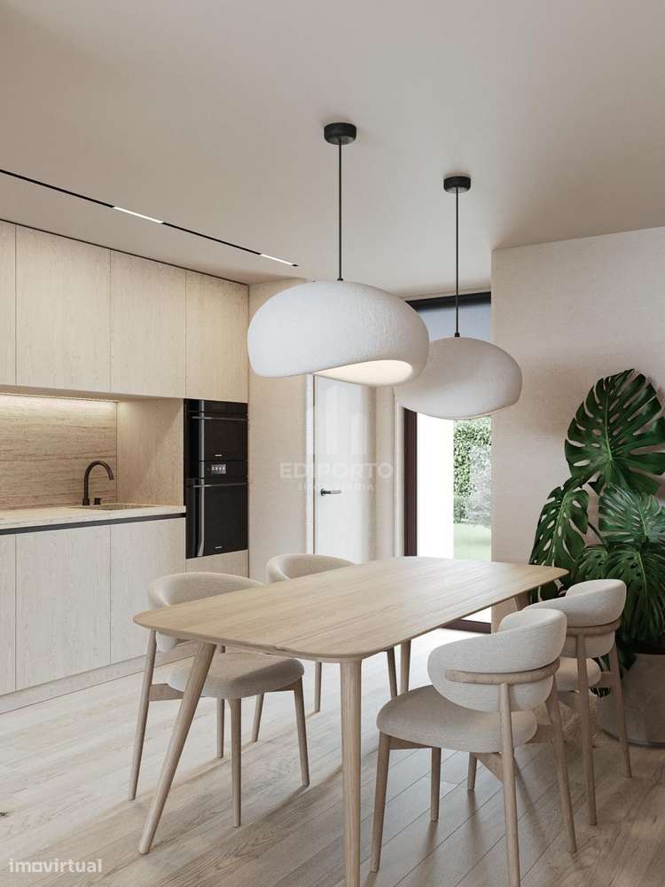 Moradia T2 com Jardim, Condomínio c/ piscina e ginásio a 15 Minutos do-7