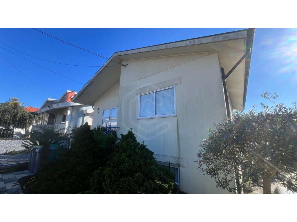 Moradia T3 usada em Lourosa com Terreno - Grande imagem: 4/31