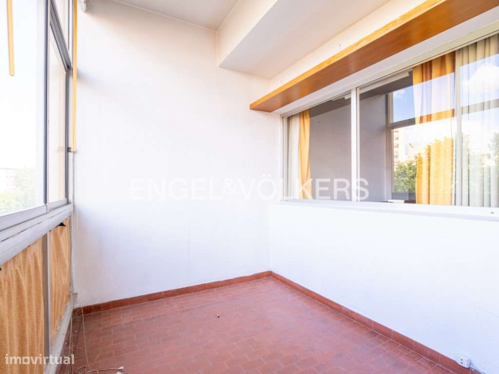 T3 com Terraço Privativo nas Avenidas Novas Oportunidade de Remodel...-11