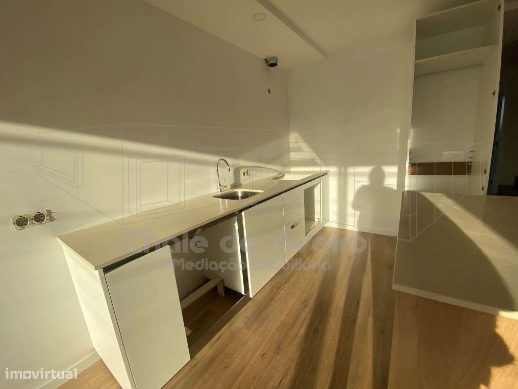 Apartamento T2 Duplex com garagem para 2 carros e terraço-5