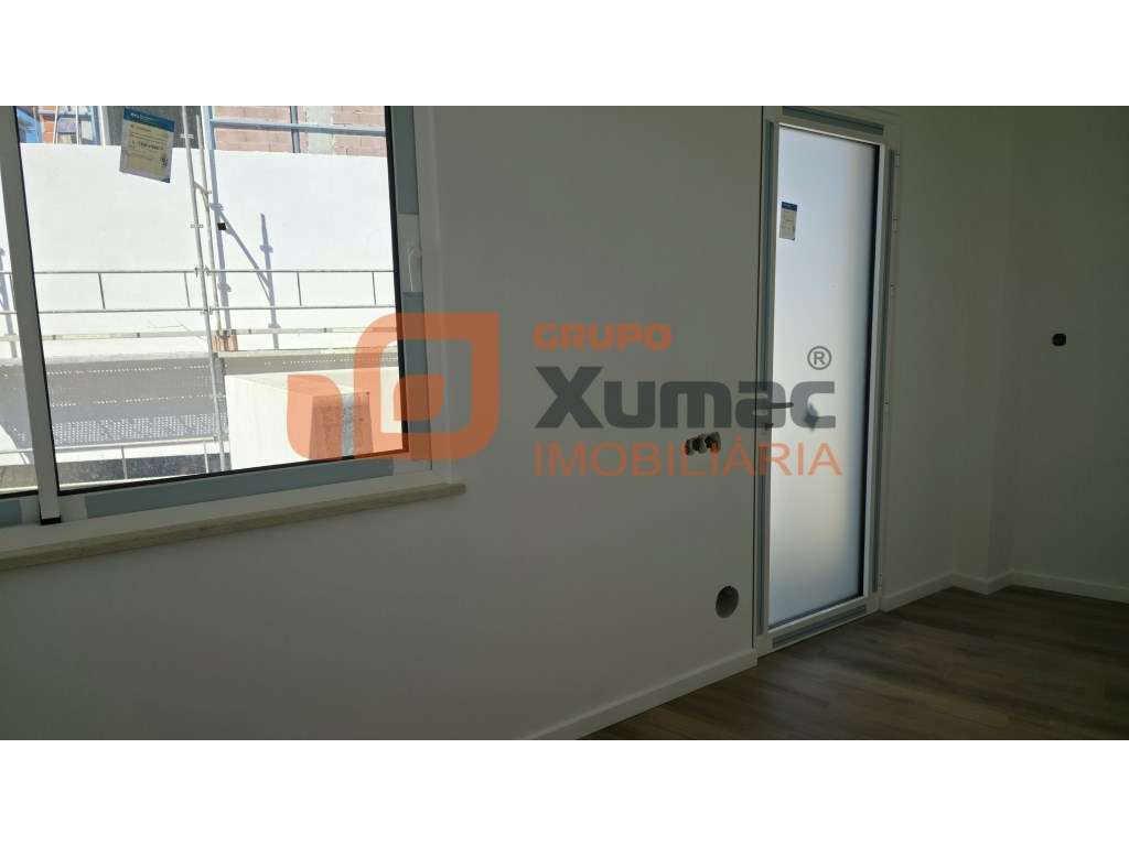 Moradia T4 Contemporânea c/ Piscina-7