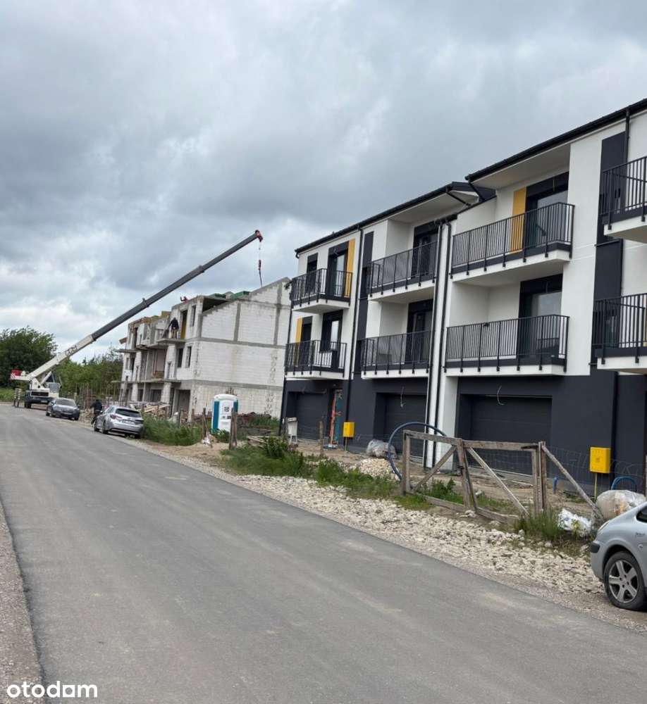 Słoneczne dwa pokoje w kameralnej inwestycji-0