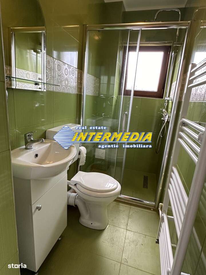 De Inchiriat Casa 80 mp cu 3 camere si doua bai living, curte, - Imagine principală: 4/10