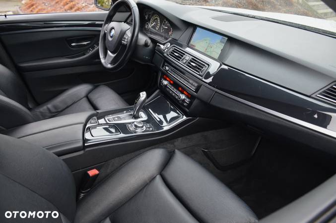 BMW Seria 5 525d Touring Sport-Aut - 24