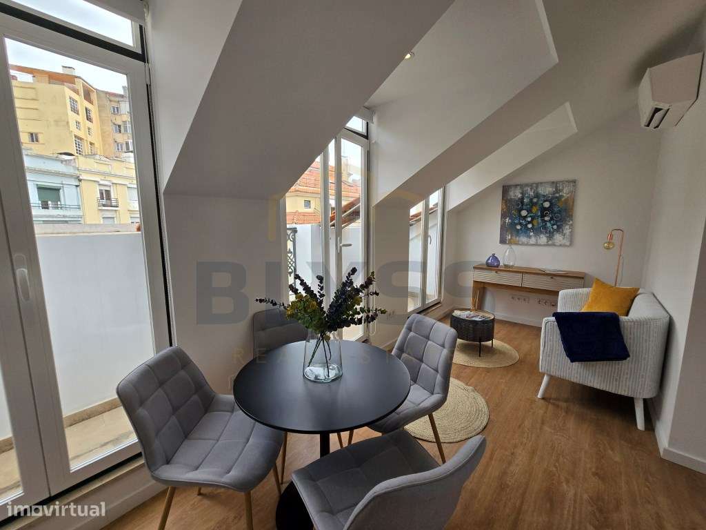 Apartamento T2 Totalmente Remodelado, Vista Rio, Santa Engrácia, Sã... - Grande imagem: 4/23