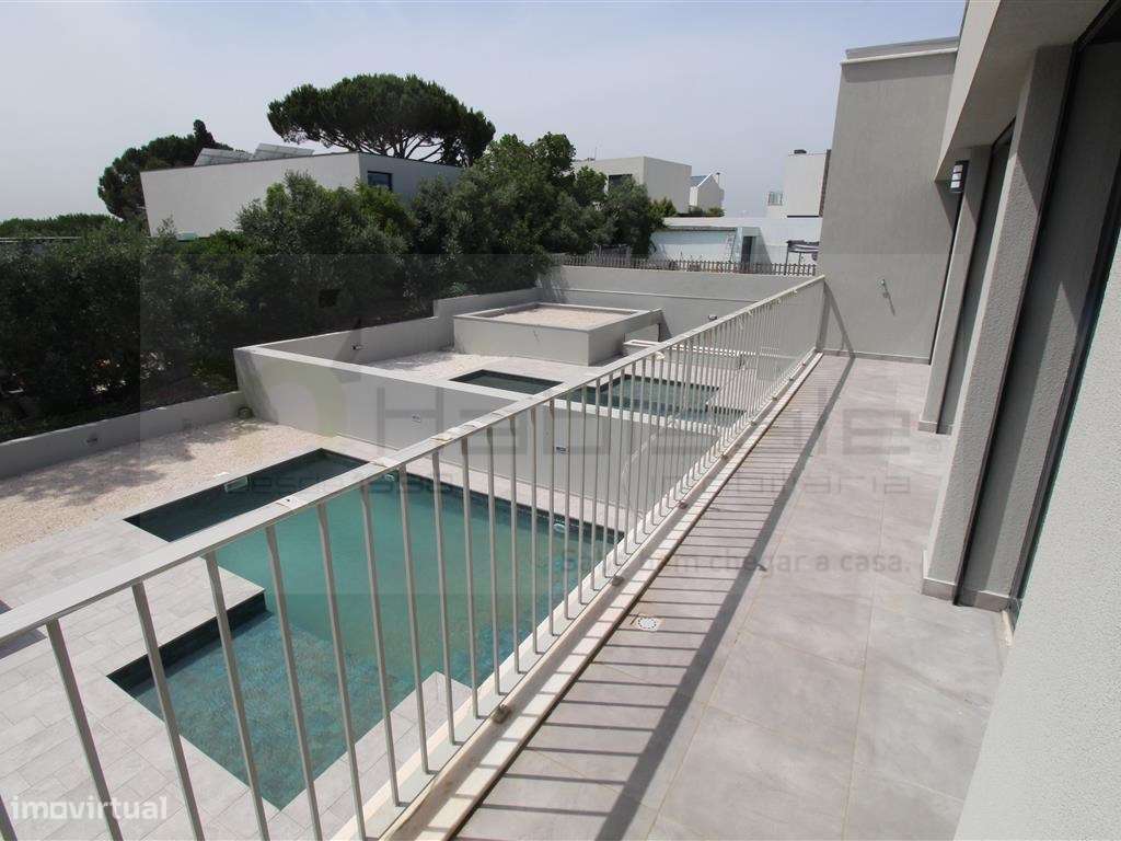 Moradia V3 +1 com piscina em Barcarena-20