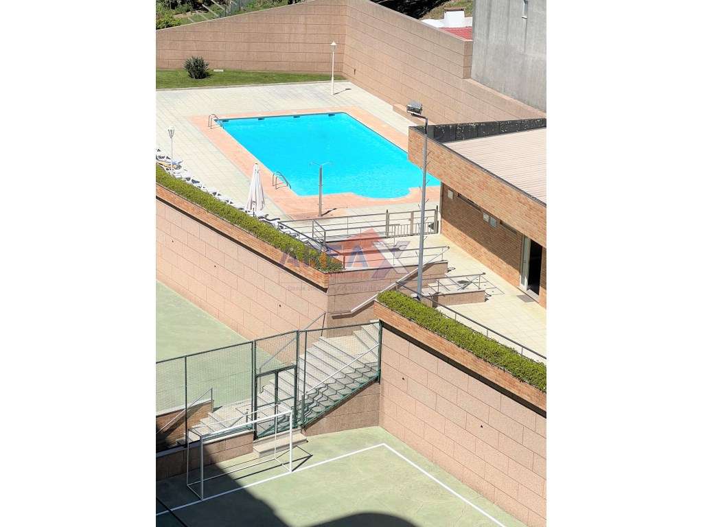 Apartamento T4 de Prestígio | Condomínio Fechado |-19