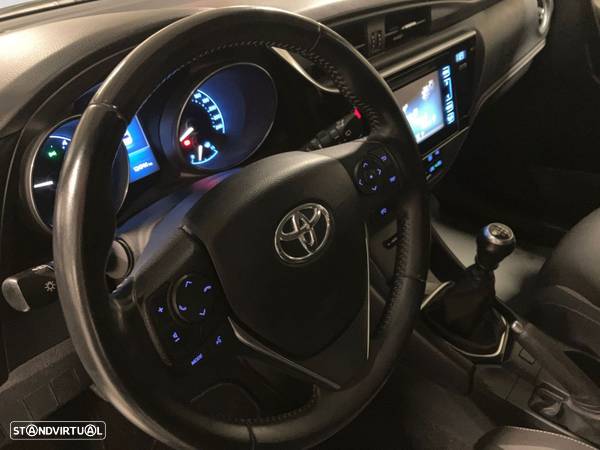 Toyota Auris Touring Sports - 18