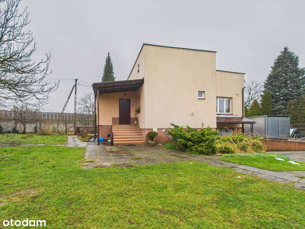 Dom jednorodzinny z pawilonem handlowym-0