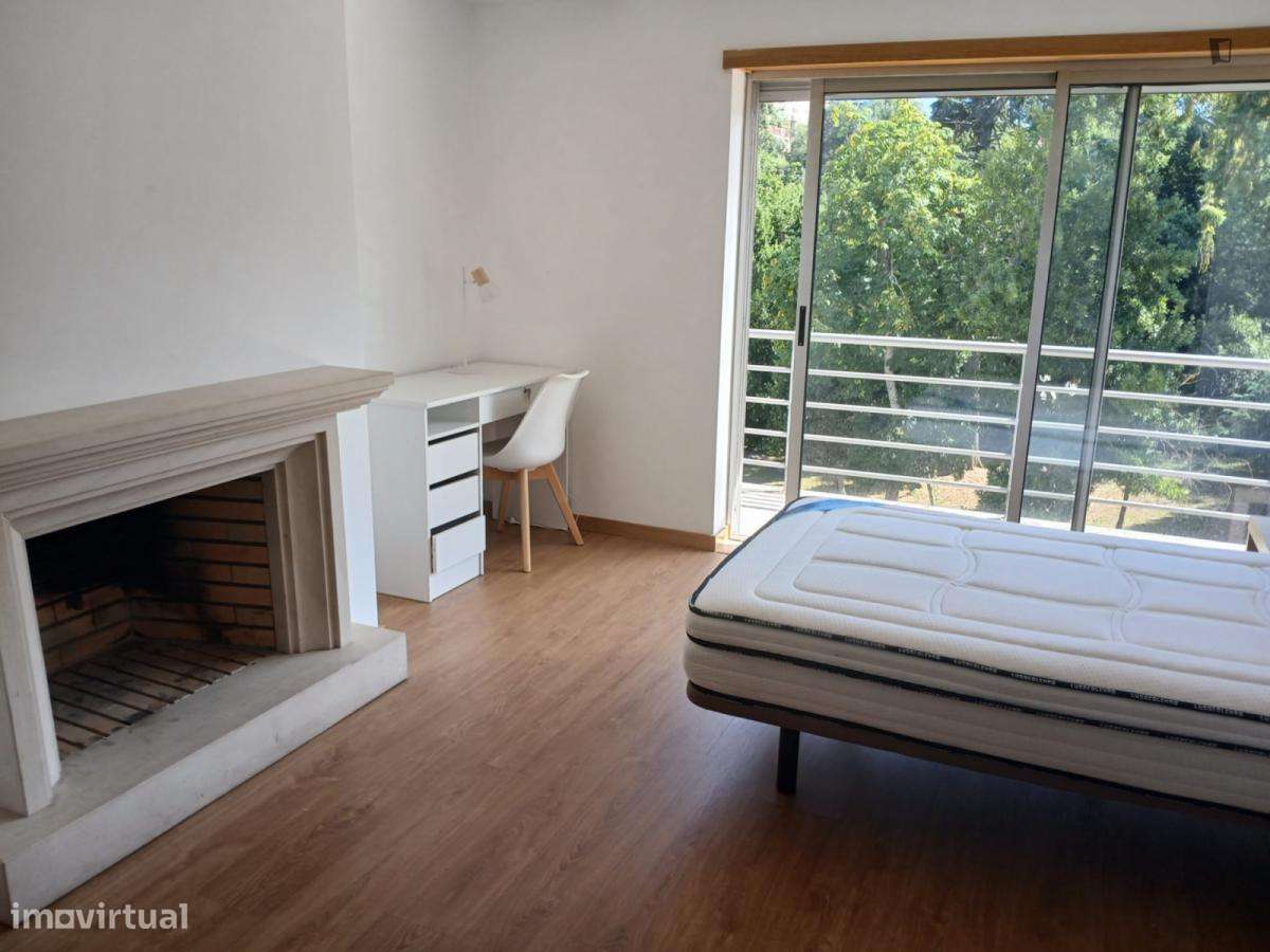 Quarto - localizado em Alta Universitária Coimbra - Grande imagem: 4/10
