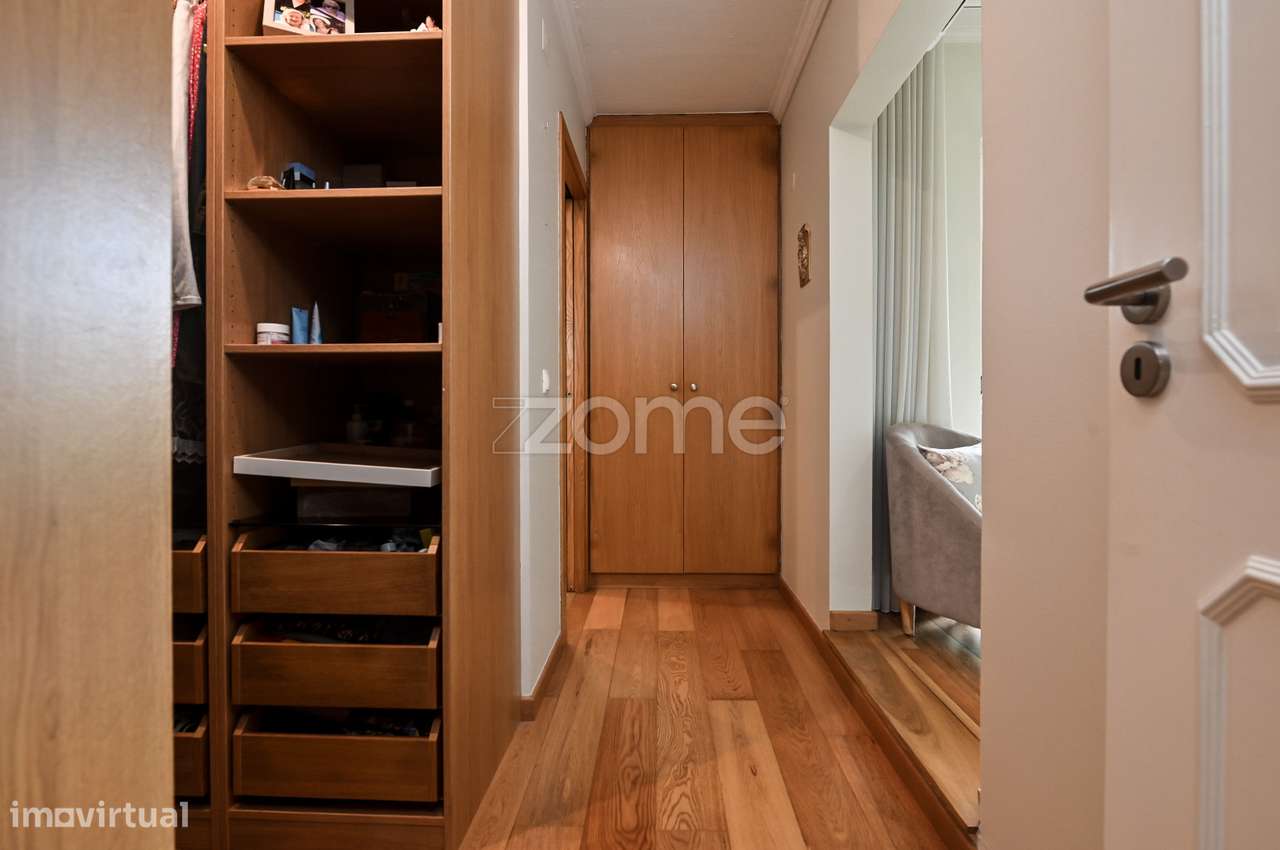 Moradia T3 + 1 remodelada, na Aldeia de Juso (Bairro Chesol)-22