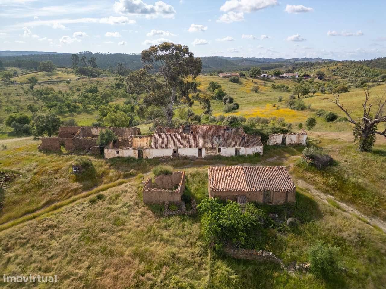 Ruina com terreno de 10,325 hectares localizada em Monte de Cordovões, - Grande imagem: 4/18