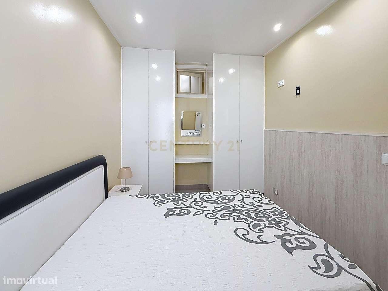Apartamento T1 no Centro Histórico da Nazaré, a 150 Metros da Praia-11