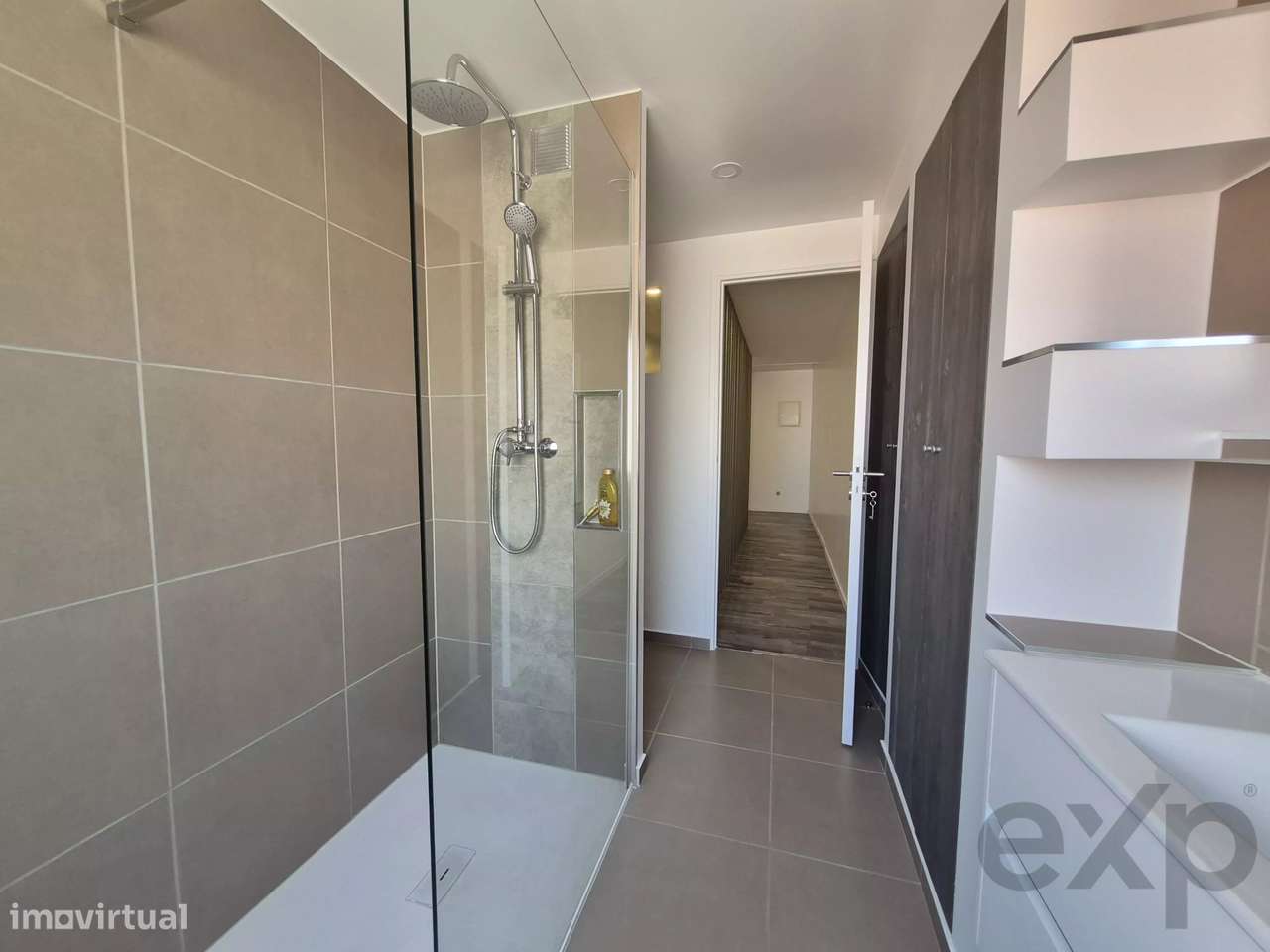 Casa nova, 2 quartos, amplo pátio, centro de Alvor-31