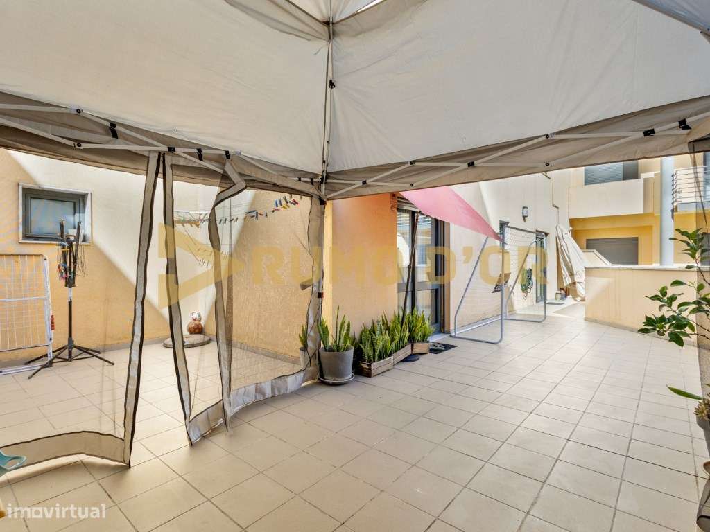Exclusivo T3 em Condomínio Privado no Carregado com Terraço, Varand...-20