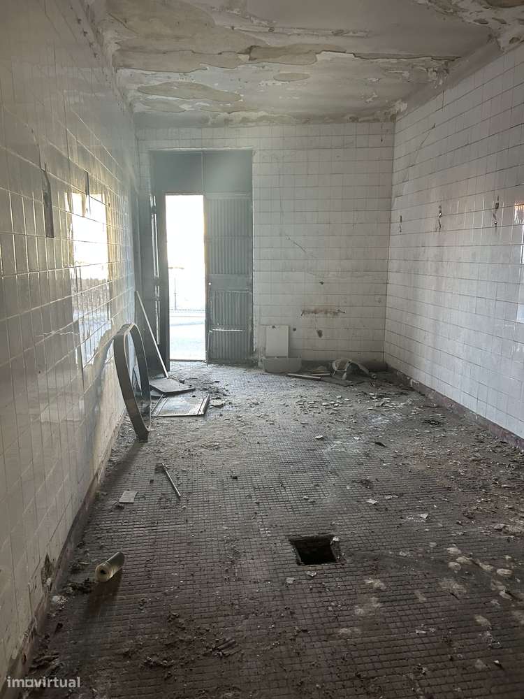 Armazém - Milheirós, Maia - com possibilidade de habitação - Grande imagem: 4/16