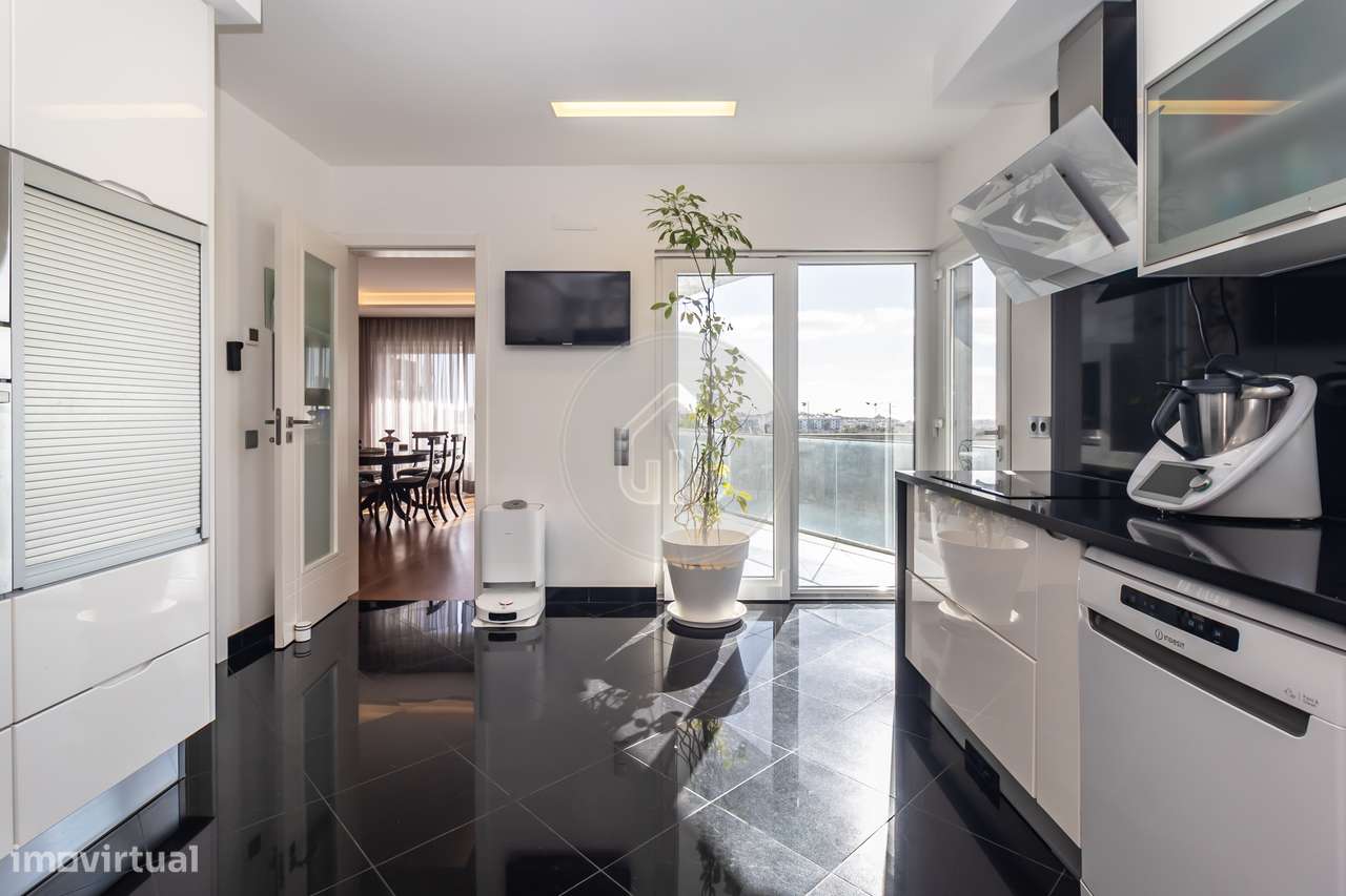 Moradia V5+1 | Piscina, vista mar e jardim | Porto Salvo, Oeiras-18