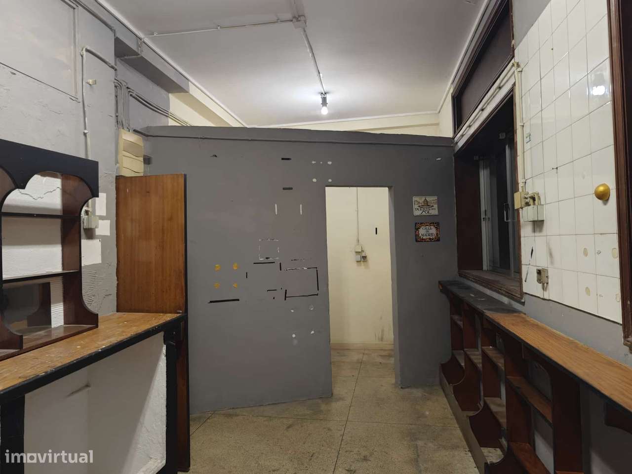 LOJA COM POTENCIAL PARA ESCRITÓRIOS OU HABITAÇÃO-16