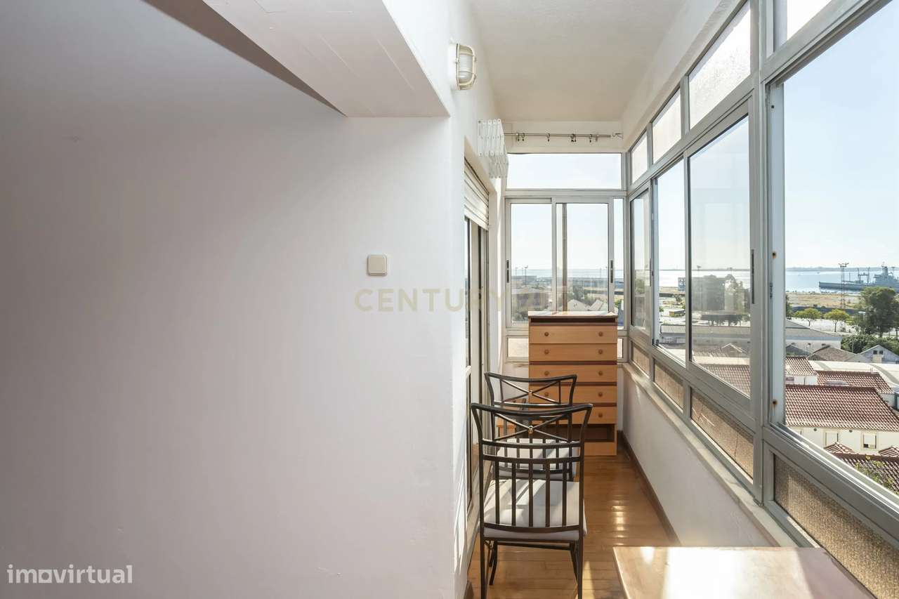 Apartamento T3 em Almada com Excelente Localização-48