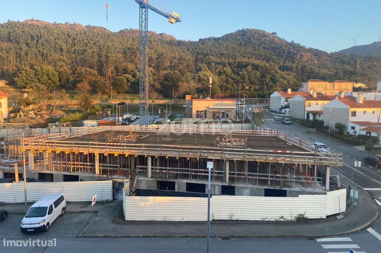 Apartamento T1 (2O) localizado no piso 2, com área total de 85.15 m2.-20
