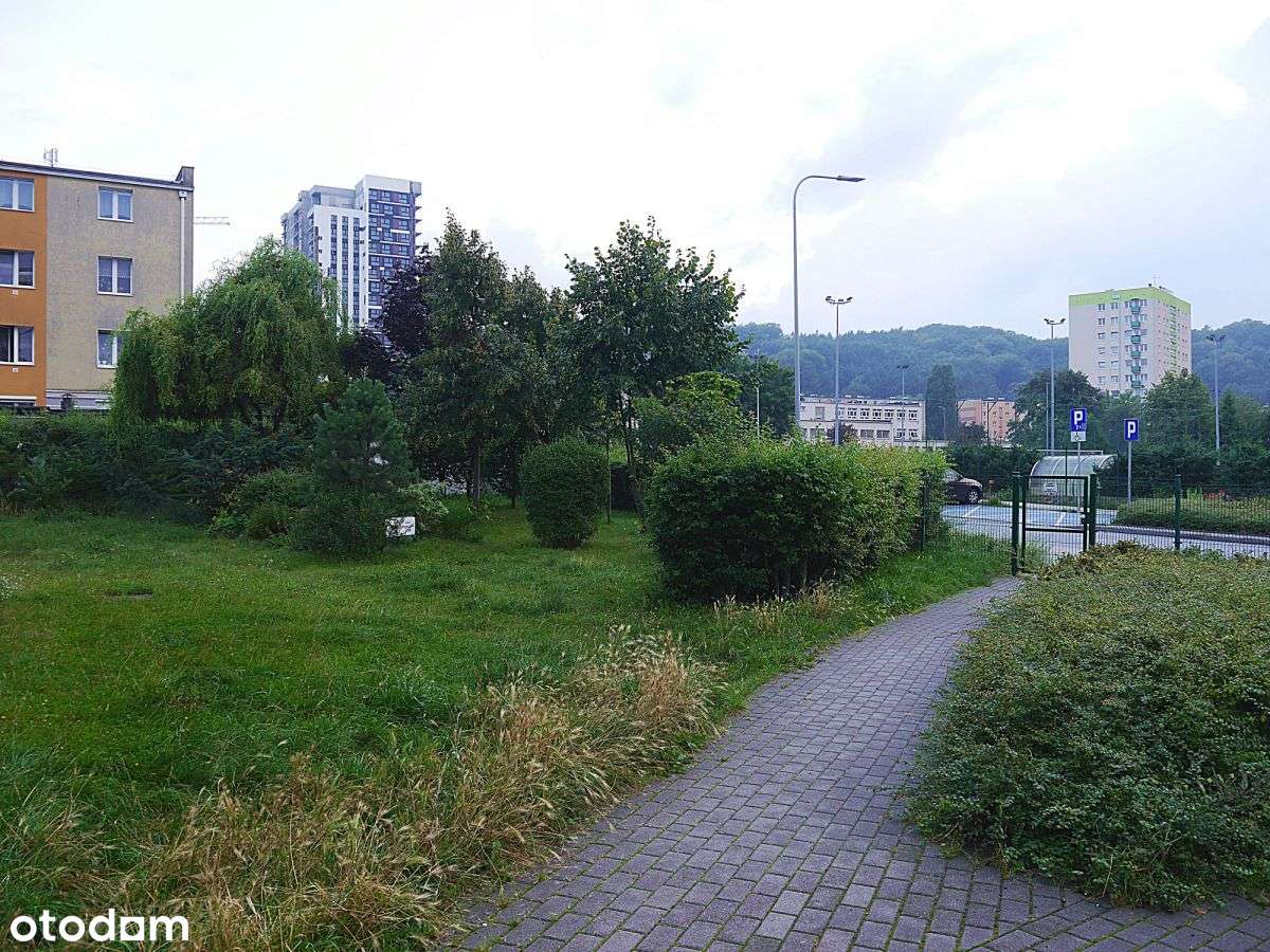 Atrakcyjna lokalizacja, ogrodzony budynek-2