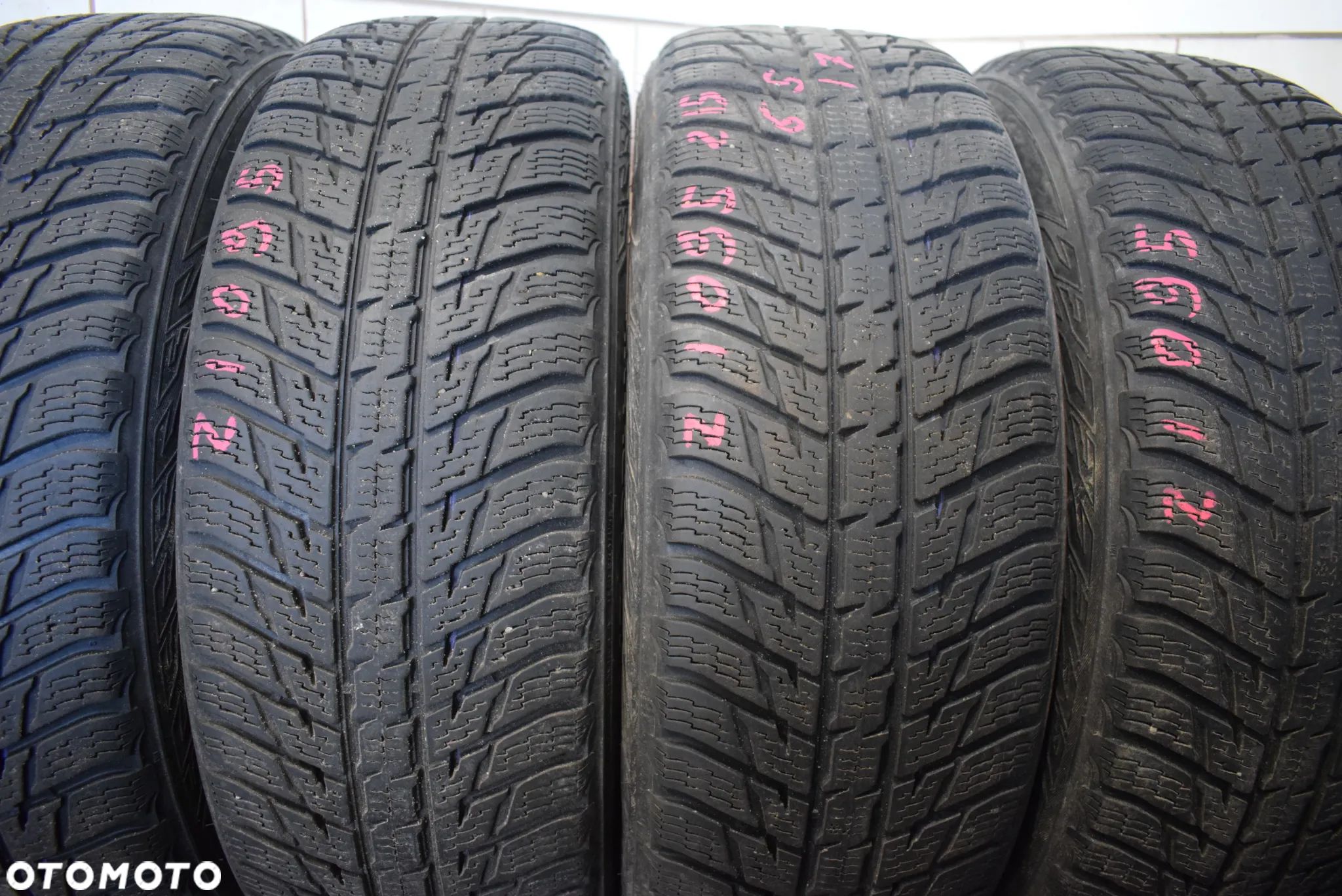 R17 215/65 Nokian WR SUV 3 Cena za komplet - 1