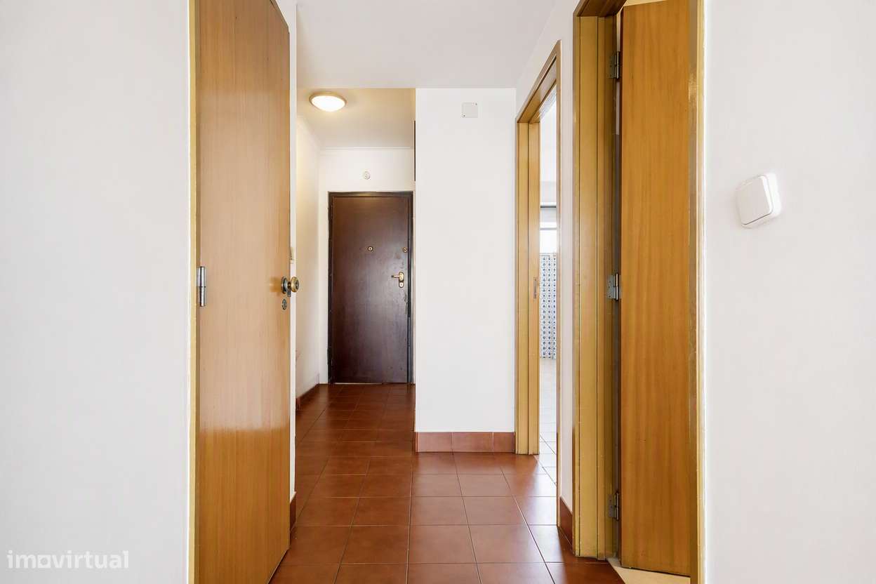 Apartamento T3 Duplex para remodelar em Alverca-8