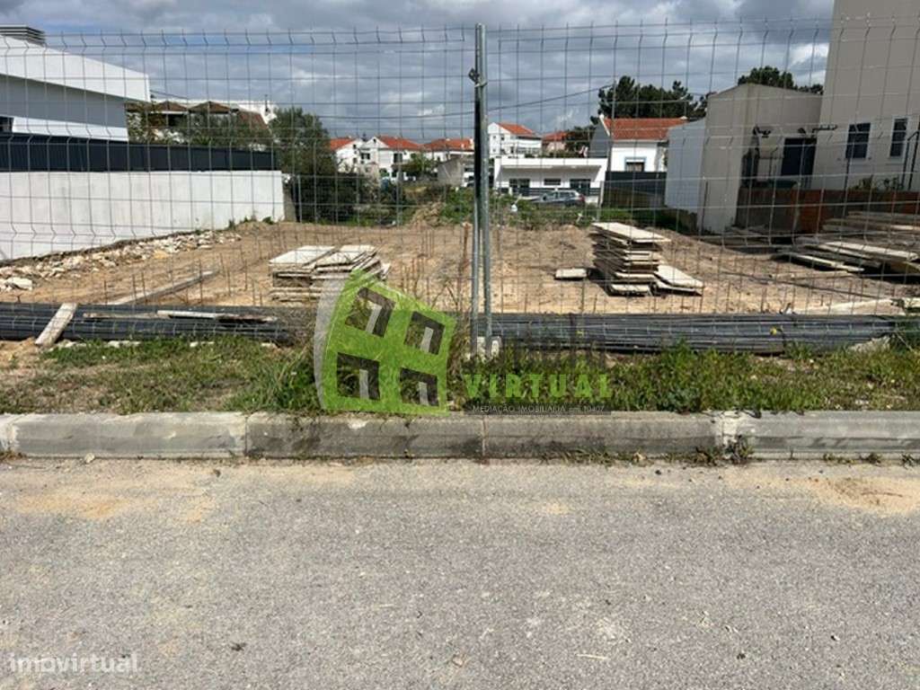 Moradia Isolada Térrea T3 com Piscina - Fernão Ferro-9