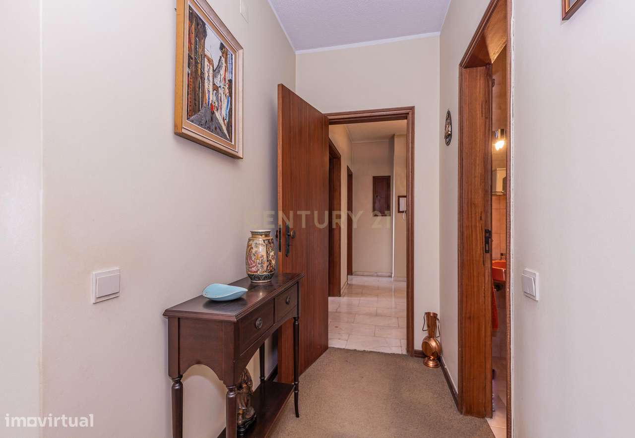 Venda/Cessão de Quinhão Hereditário composto por Apartamento T3 com Vi-16