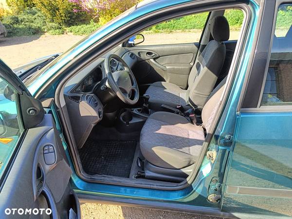 Ford Focus 1.6 Ambiente - 8